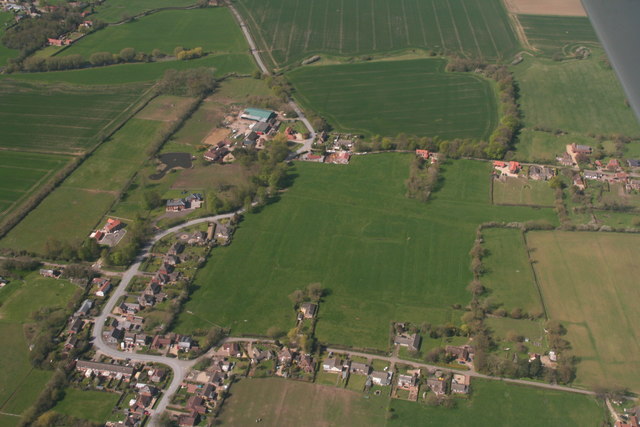 Earthmarks in paddocks on northern edge of Grimoldby: aerial 2016