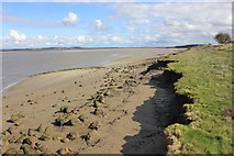 SJ2274 : The Dee Estuary shore at Bagillt by Jeff Buck