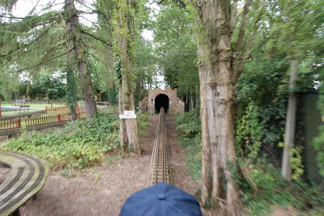 North London Society of Model Engineers - Approaching a 'tunnel'