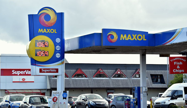 Maxol petrol station, Moira (April 2016)