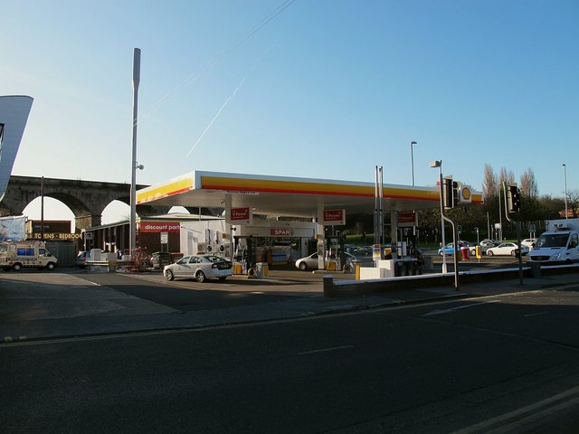 shell-garage-kirkstall-road-stephen-craven-geograph-britain-and