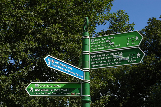 Junction of paths, Cator Park, Beckenham