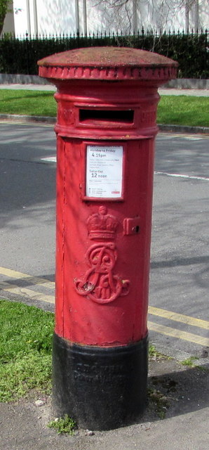 King Edward VII pillarbox on a Cheltenham corner