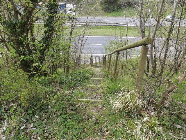 Mill Lane footpath to the B1113 Lower Street