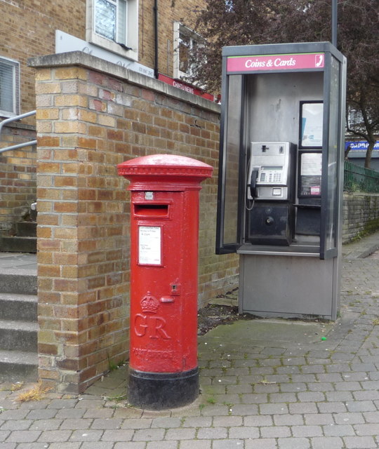 George V postbox and telephone box on... © JThomas cc-by-sa/2.0 ...