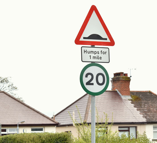 20mph speed limit sign, Finaghy, Belfast (May 2016)