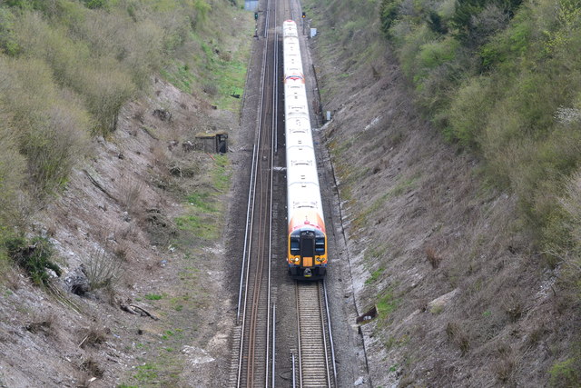 Southbound train approaching Wallers Ash Tunnel