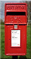 Close up, Elizabeth II postbox, Bayford