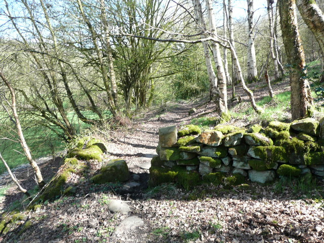 Ruined stile on the footpath from Blind Lane to Hand Carr Lane, Mytholmroyd