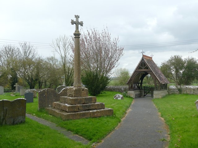 St Nicholas churchyard cross and lych gate