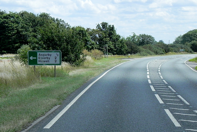 Eastbound A17 approaching Turnoff for Asgarby