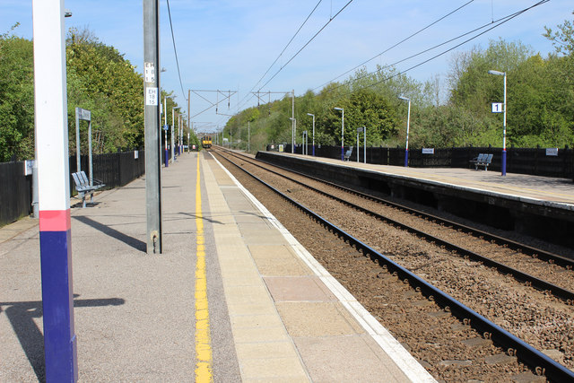 Crews Hill Station © Dr Neil Clifton cc-by-sa/2.0 :: Geograph Britain ...