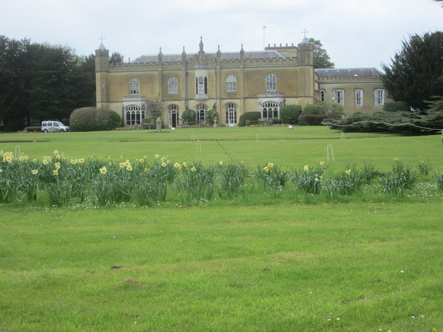 Missenden Abbey © Peter S cc-by-sa/2.0 :: Geograph Britain and Ireland