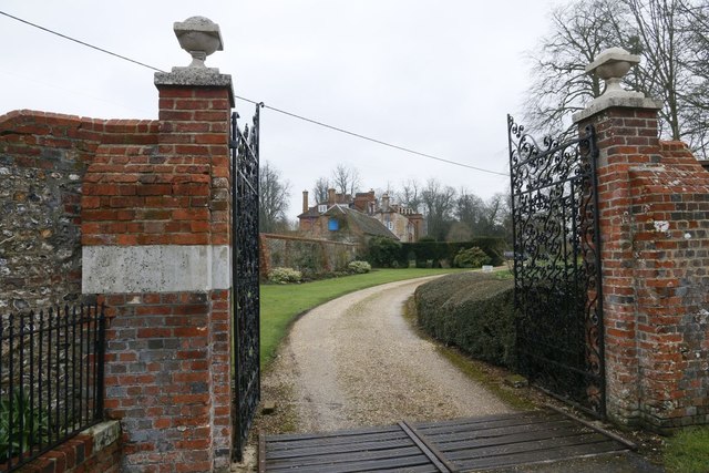 Gates to Ovington House © Bill Nicholls cc-by-sa/2.0 ...