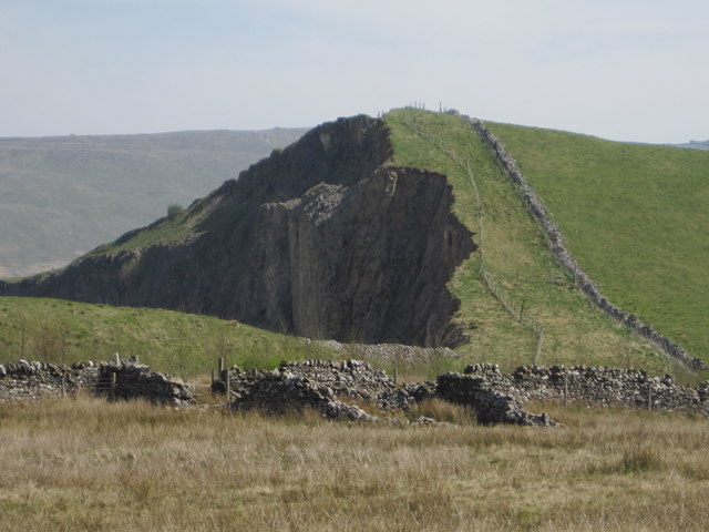 Swinden Quarry and dry stone wall