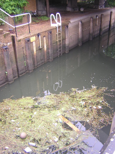 Channel at the tail of City Mills Lock
