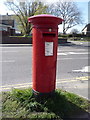 George V postbox on Beccles Road (A143)