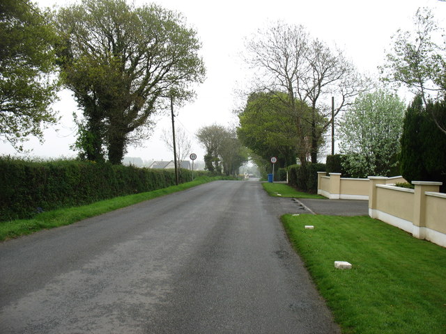 Minor road to Ballylucas © David Purchase cc-by-sa/2.0 :: Geograph Ireland