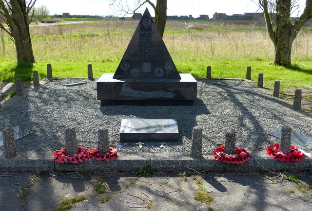 Memorial at Polebrook Airfield © Mat Fascione cc-by-sa/2.0 :: Geograph ...