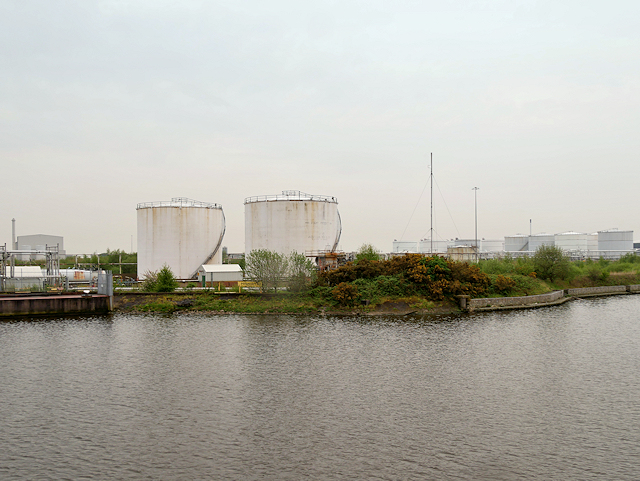 Manchester Ship Canal, Storage Tanks at Stanlow Oil Refinery