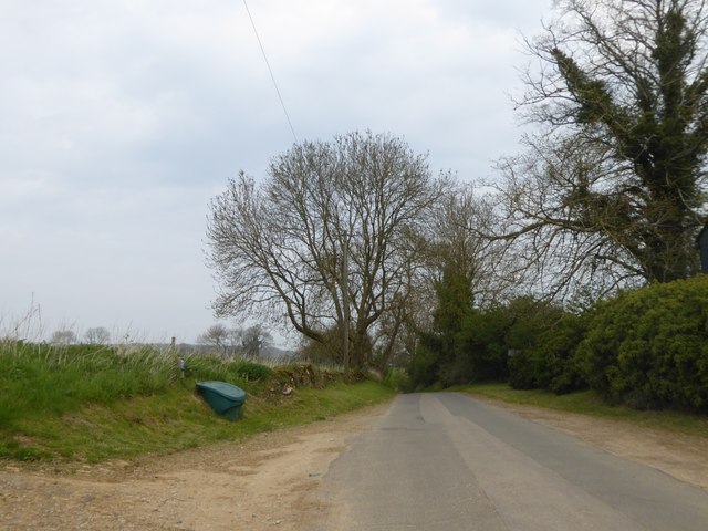 farm-pull-off-in-taddington-david-smith-cc-by-sa-2-0-geograph-britain-and-ireland