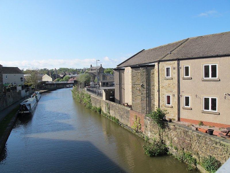 Canal west of Keighley Road, Skipton © Stephen Craven cc-by-sa/2.0 ...