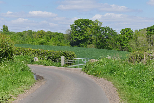 Sharp bend in Crondall Road