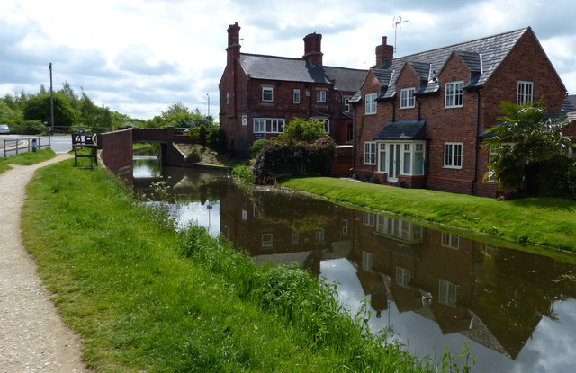 Houses along the Chesterfield Canal