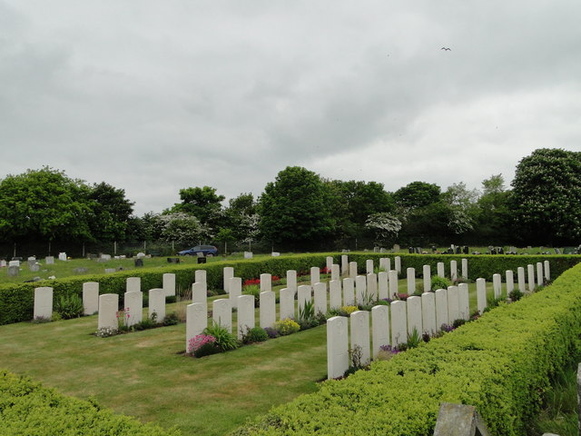 WW2 Commonwealth War Graves in Lowestoft Cemetery