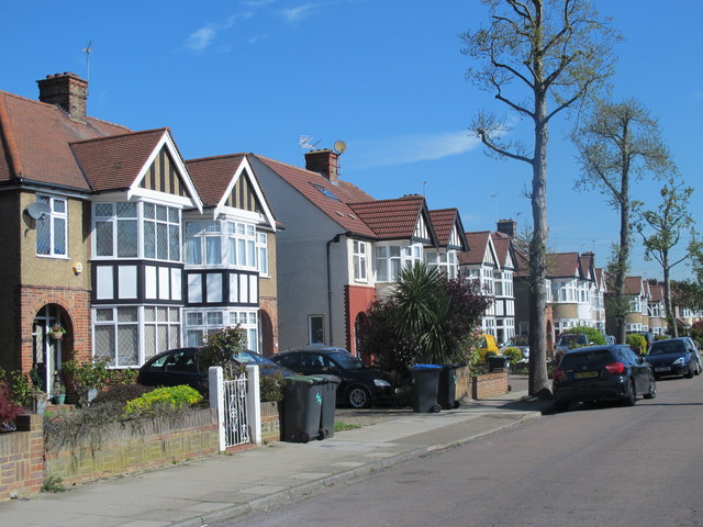 Ladysmith Road, EN1 (2)