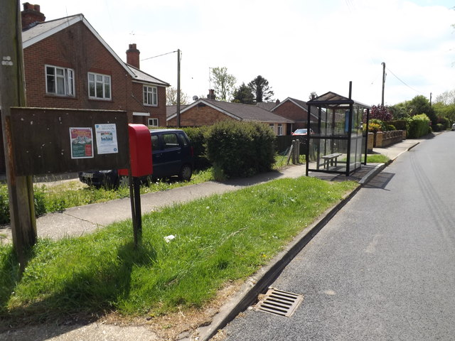 2 Newlands Postbox & Bus Shelter