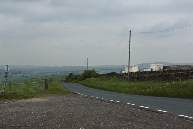 Halifax Road © Ian Greig cc-by-sa/2.0 :: Geograph Britain and Ireland