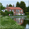 Cottage along the Chesterfield Canal at Misterton