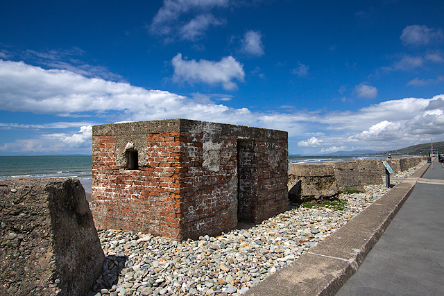 North Wales WWII defences: Fairbourne - pillbox & anti-tank blocks (1)