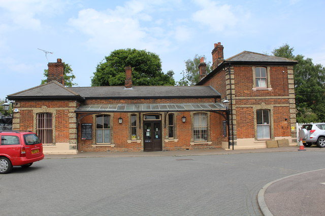 Ongar station © Richard Hoare cc-by-sa/2.0 :: Geograph Britain and Ireland