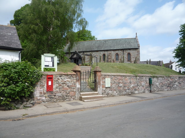 Elizabeth II postbox, St Mary's Church, Beaumont