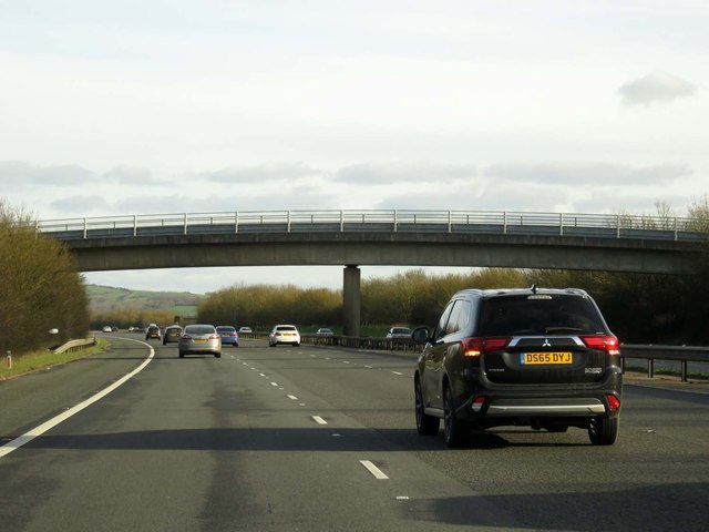 The M40 heading southbound