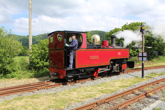 Russell running around the train at... © Richard Hoare :: Geograph ...