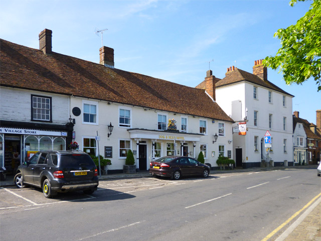 The Dog and Bear Hotel, Lenham © Robin Webster cc-by-sa/2.0 :: Geograph ...