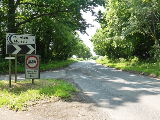 Road junction on the B4087 at Newbold Pacey
