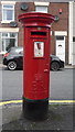 Elizabeth II postbox outside Chesterton Post Office