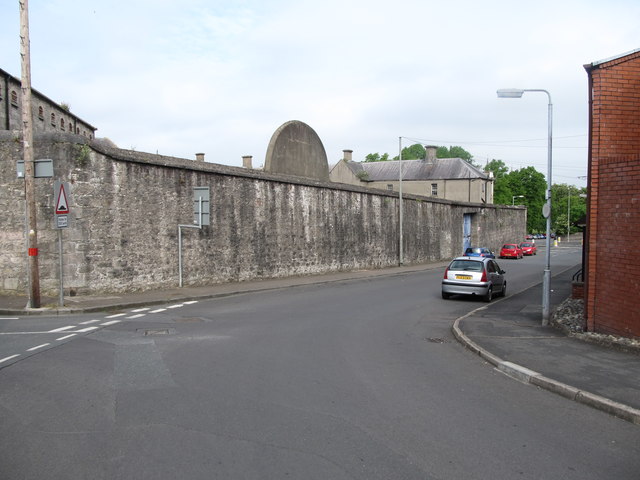 The prison wall from the junction of Grove Terrace and George's Road