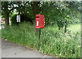 Elizabeth II postbox on Main Road, Goostrey