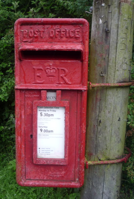 Close up, Elizabeth II postbox, Lindow End