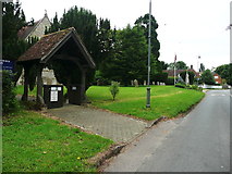 TL1126 : Lychgate and war memorial, West Street, Lilley by Humphrey Bolton