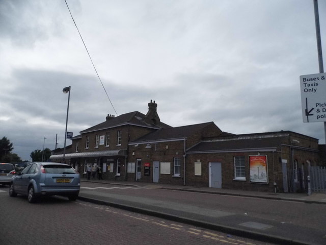 Sittingbourne Station © David Howard cc-by-sa/2.0 :: Geograph Britain ...