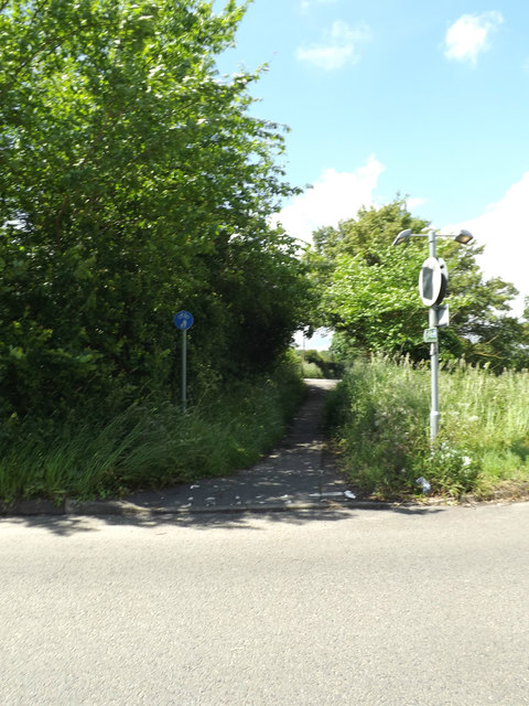 Footpath to the B1113 Loraine Way