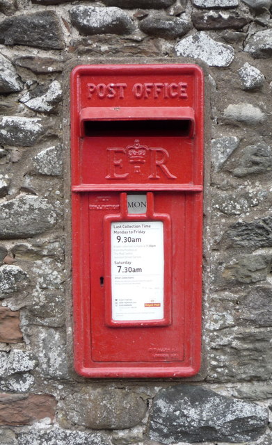 Elizabeth II postbox, Little Orton