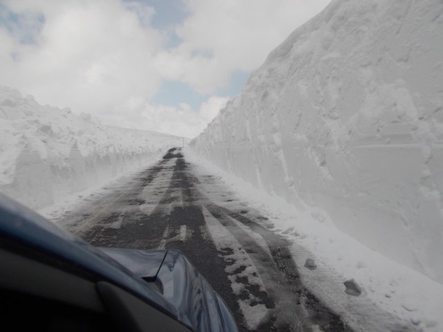 Snow drift at Spelga