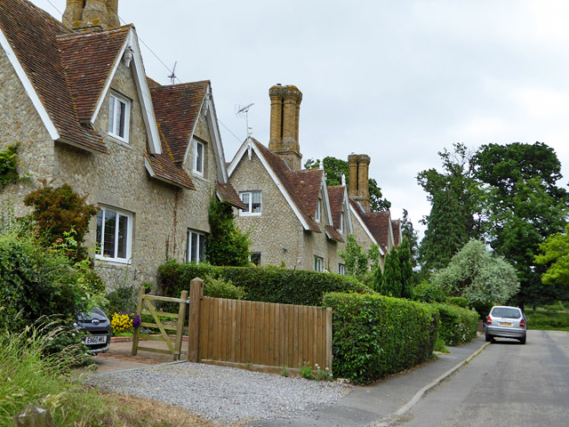 Estate-built houses, Linton